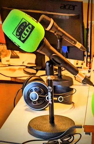 Micrófono de radio con el logotipo de Onda Cero Radio